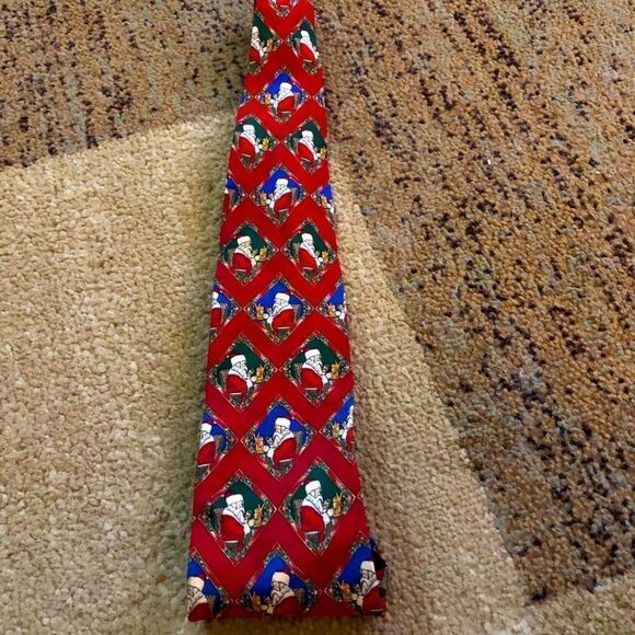 Hallmark Holiday Traditions tie - Picture 1 of 5